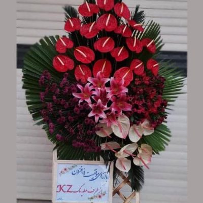 کد 51- مدل تشریفاتی آنتوریوم و لیلیوم با زمینه نخل